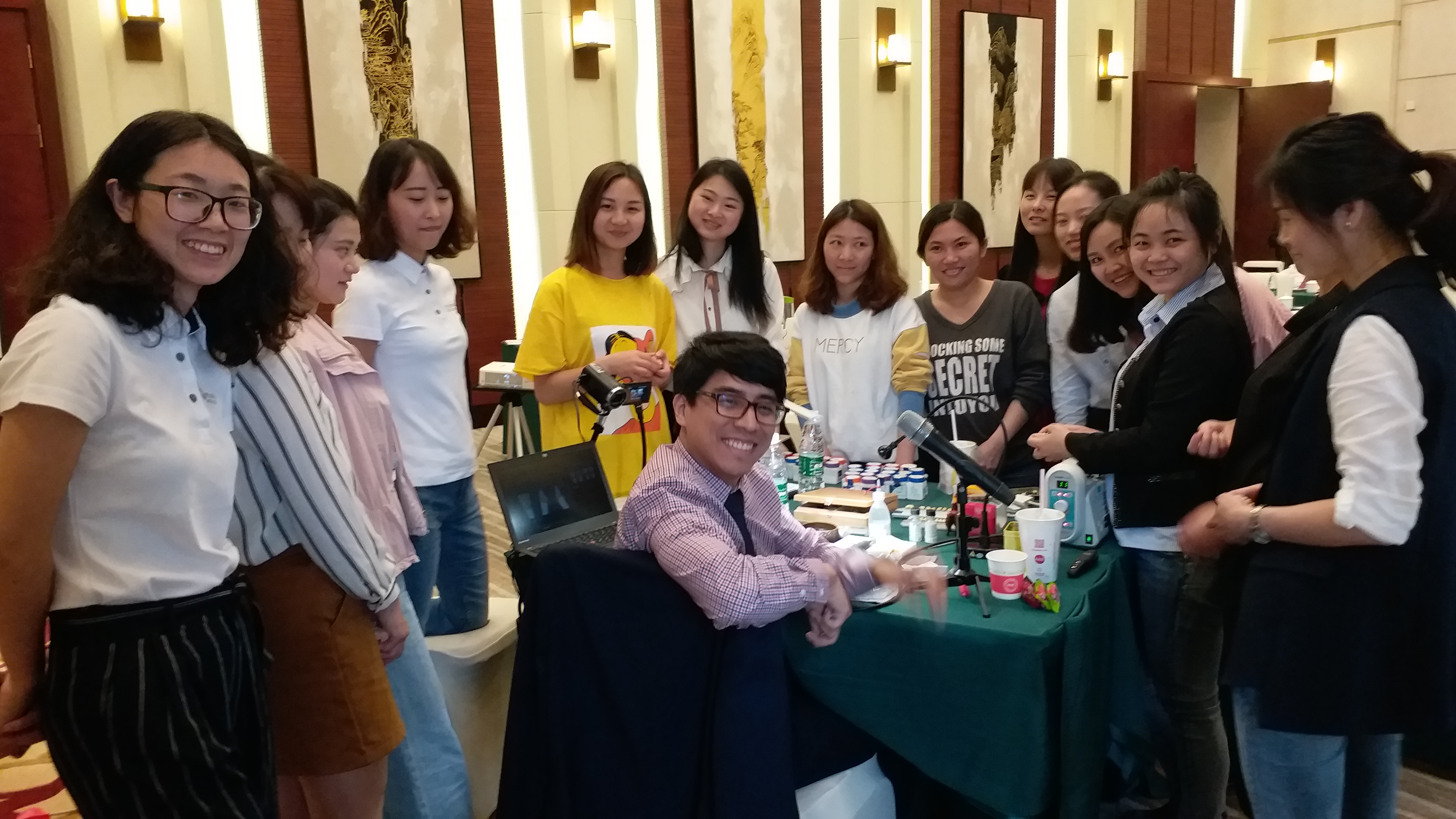 Edwin Zanabria presenting at dental exposition 1