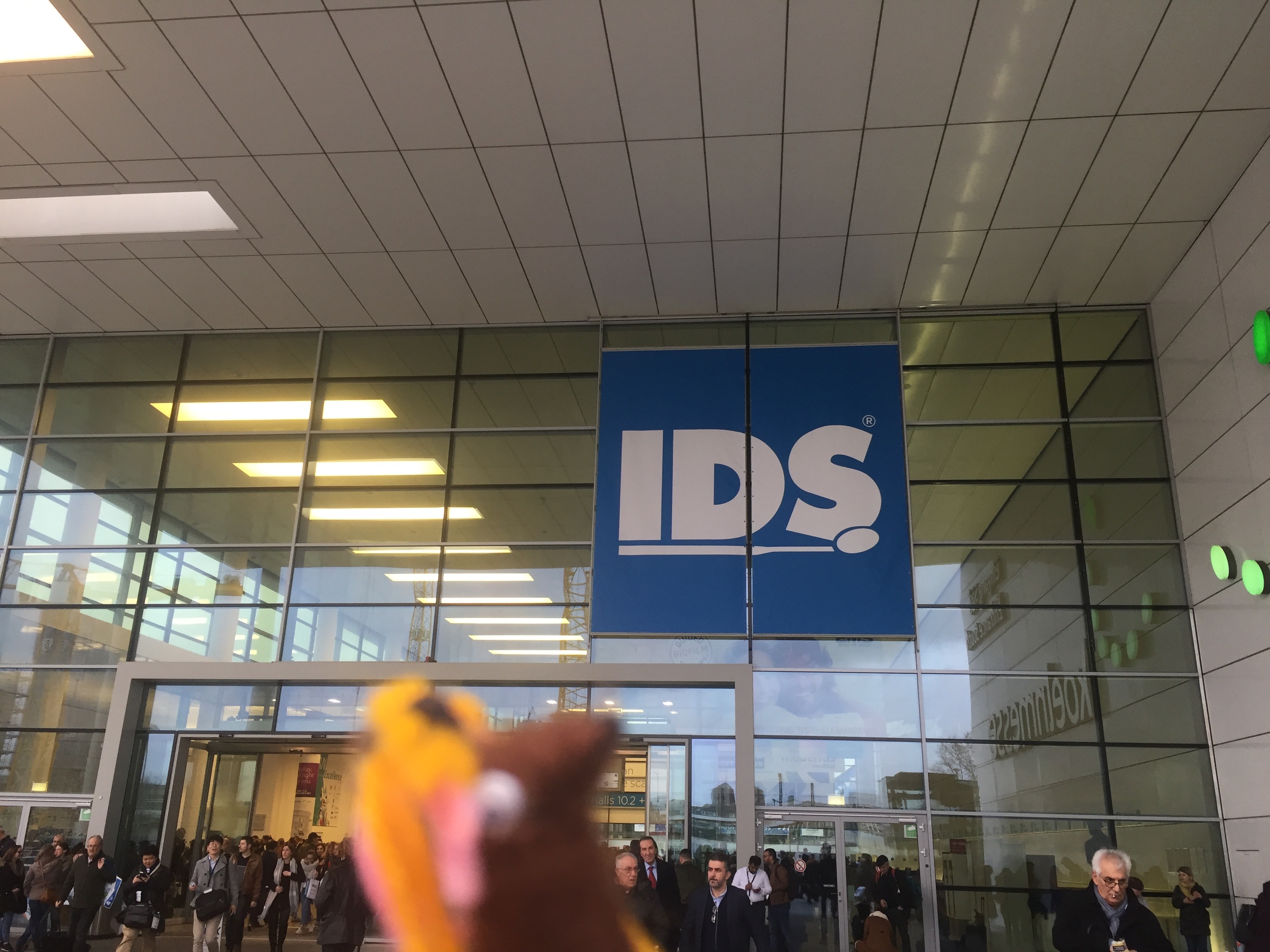 Edwin Zanabria presenting at dental exposition 13