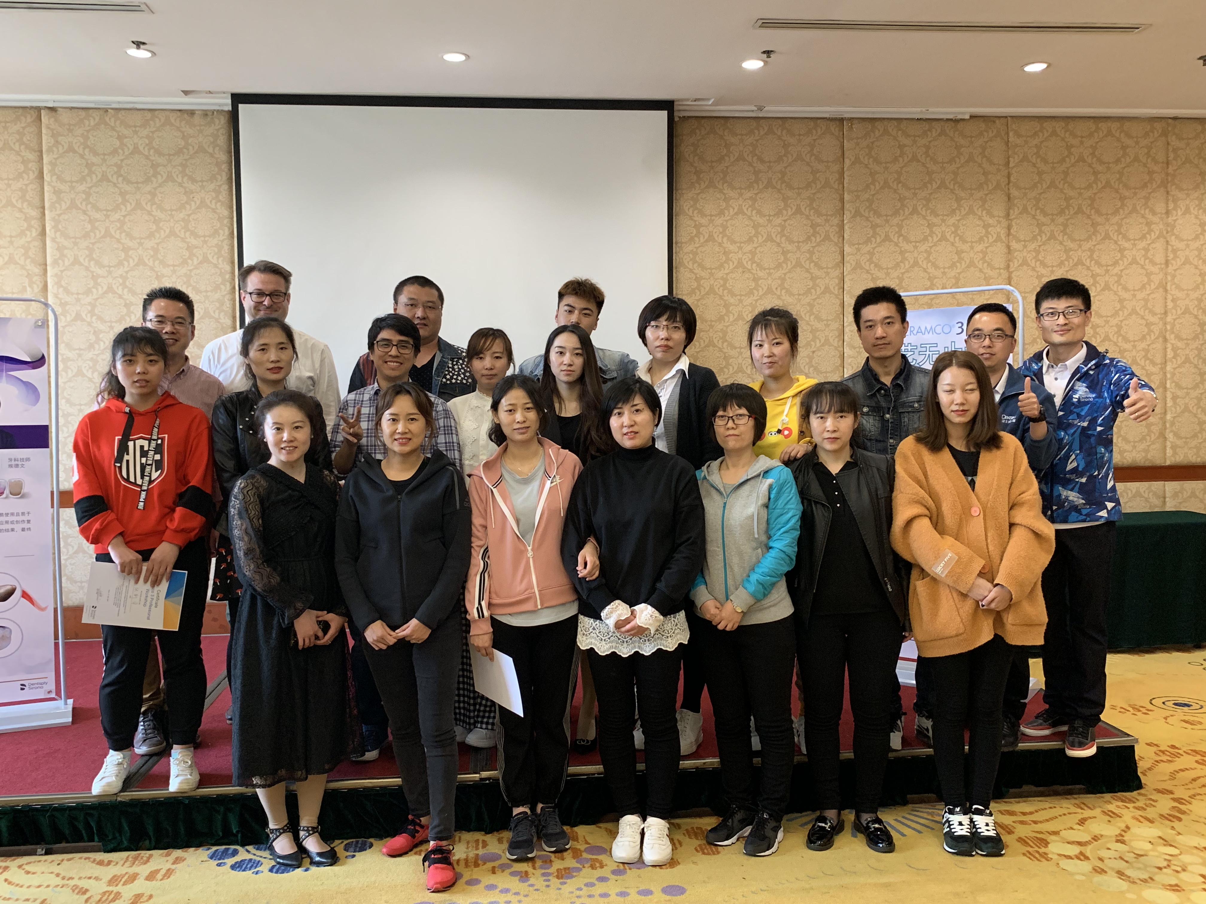 Edwin Zanabria presenting at dental exposition 14