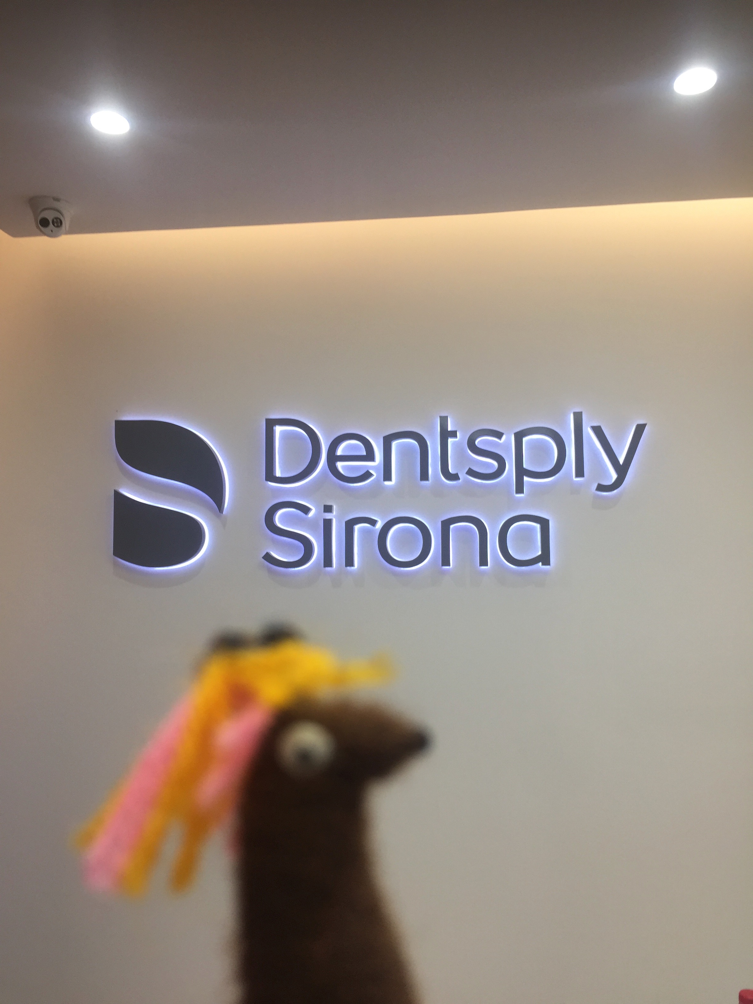 Edwin Zanabria presenting at dental exposition 17